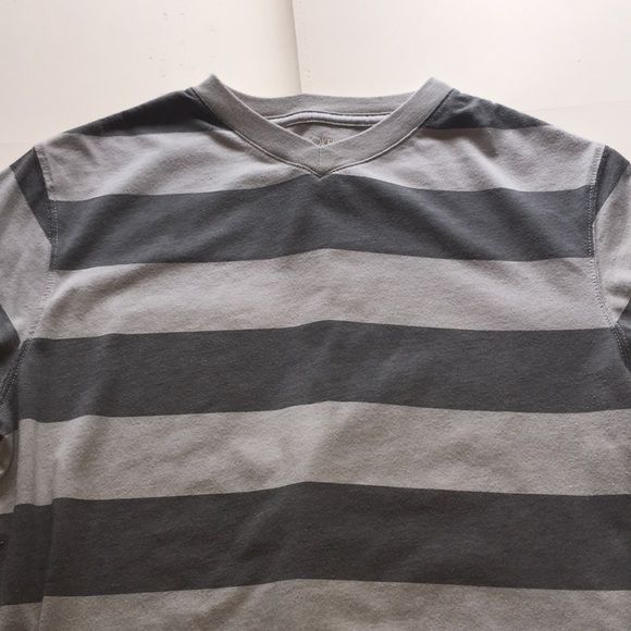 Cherokee gray striped v neck T-shirt boys - Picture 1 of 3